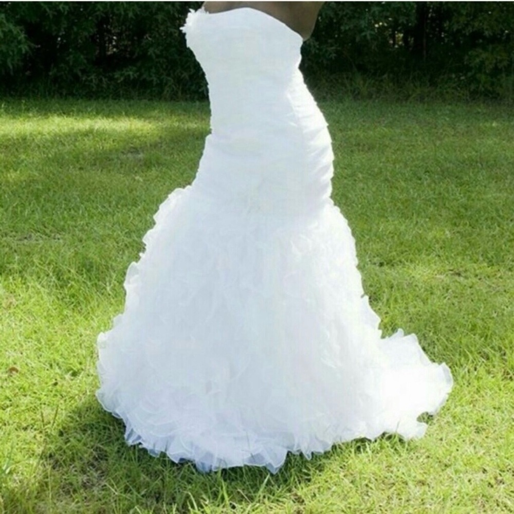 David's Bridal Organza Fit and Flare Gown with Vertical Ruffle size 12 - Picture 1 of 8